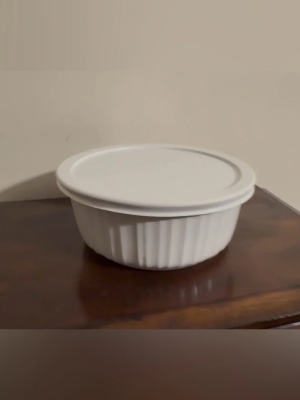 Corning ware French White 1-1/2 qt stoneware, with lid, used/good.